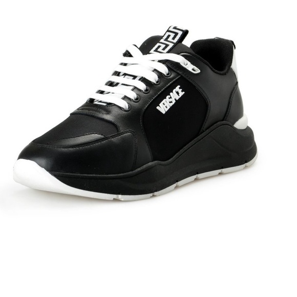 NWT VERSACE MEN'S BLACK LOGO SNEAKERS- CLASSIC😎 BNWT and WITH BOX